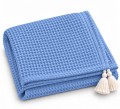 Bawełniany kocyk dziecięcy wafel 68x55 cm w kolorze niebieskim z chwostami – kocyk dla chłopca BOBILOV